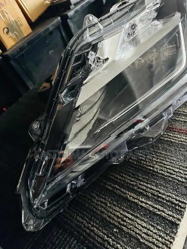 Toyota Yaris Ativ Head Lamp