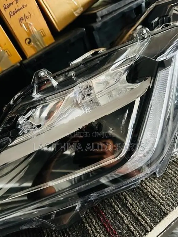 Toyota Yaris Ativ Head Lamp