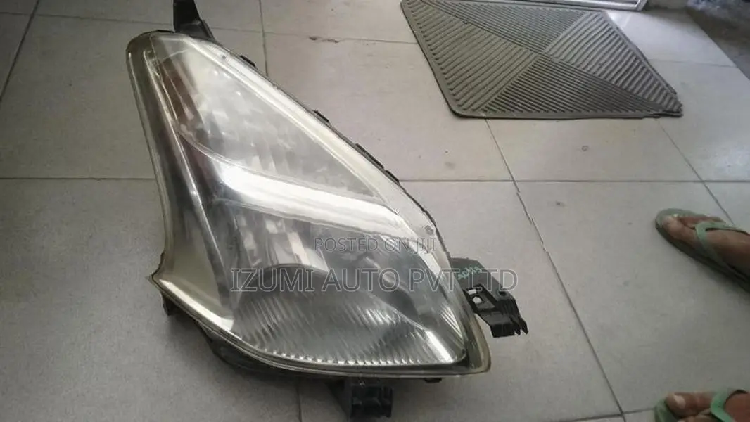 Toyota Ractis NCP100 Right Side Head Light