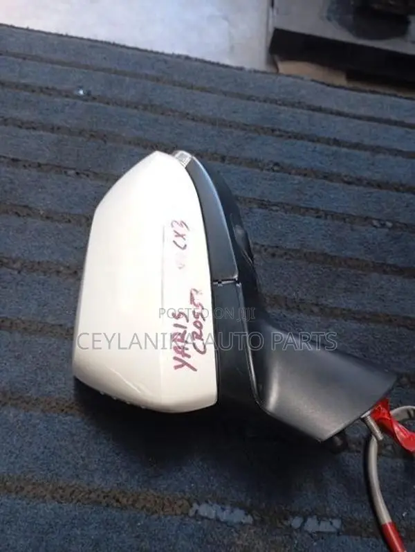 TOYOTA YARIS CROSS SIDE MIRROR WINKER