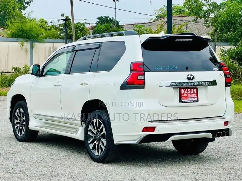 Toyota Land Cruiser Prado TX L Grade 2023
