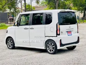 Honda N-Box Custom 2024
