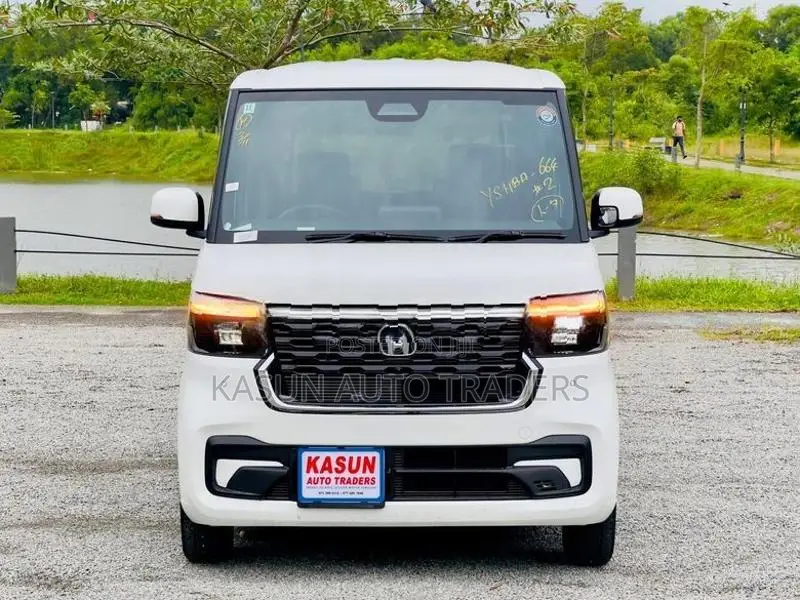 Honda N-Box Custom 2024