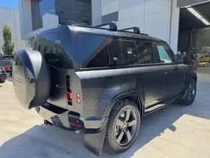 Land Rover Defender X-Dynamic PHEV 2025