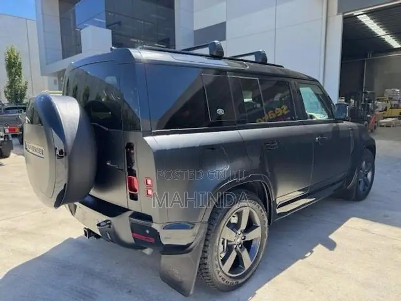 Land Rover Defender X-Dynamic PHEV 2025