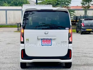 Honda N-Box Custom 2024