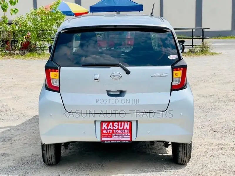 Daihatsu Mira 2024