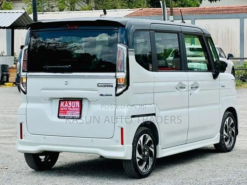Suzuki Spacia Custom 2024