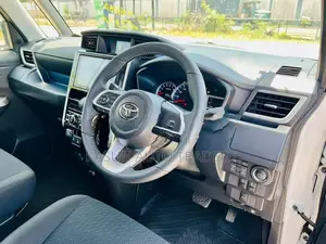 Toyota Roomy G Custom 2024