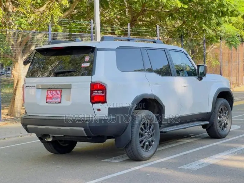 Toyota Land Cruiser Prado 250 2024