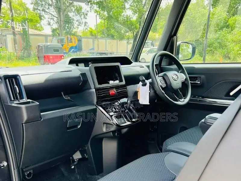 Daihatsu Tanto Custom 2024