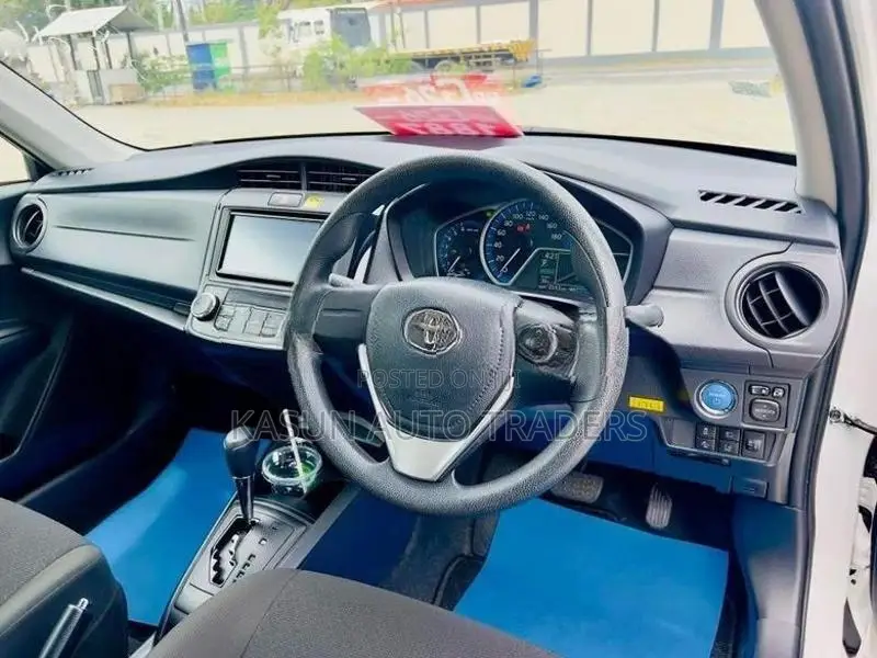 Toyota Axio Hybrid EX 2024