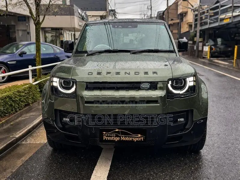 Land Rover Defender P300e HSE 2026