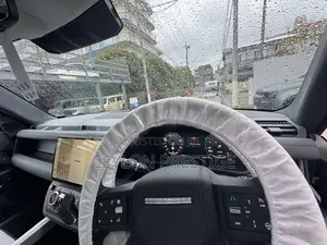 Land Rover Defender P300e HSE 2026