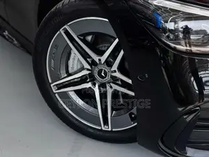 Mercedes Benz C200 AMG LINE 2025
