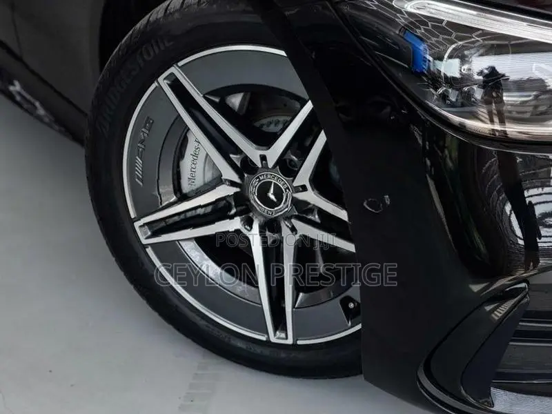 Mercedes Benz C200 AMG LINE 2025
