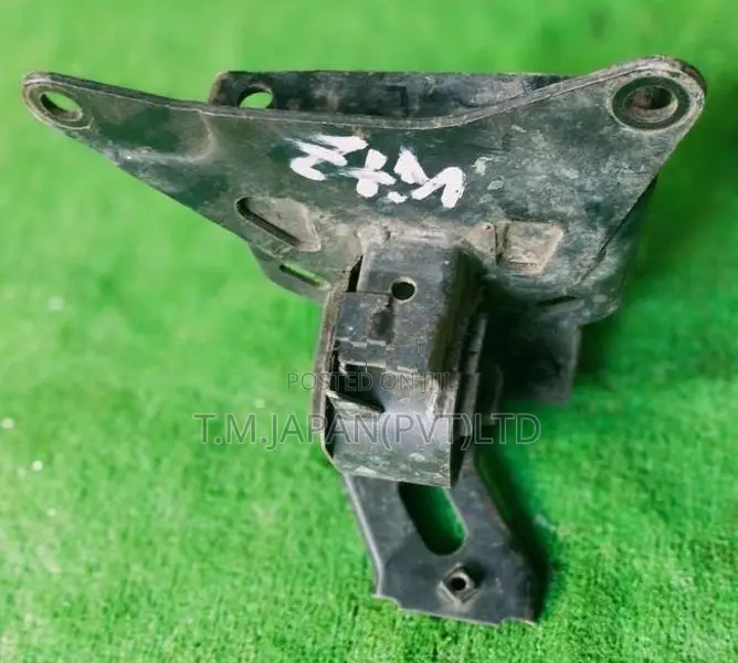 TOYOTA VITZ KSP 90 GEAR BOX MOUNT