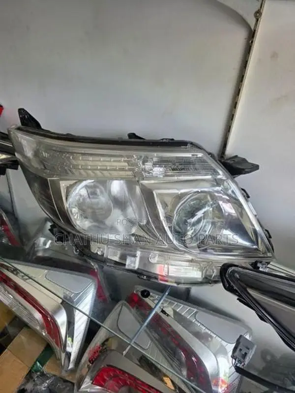 toyota noha head light