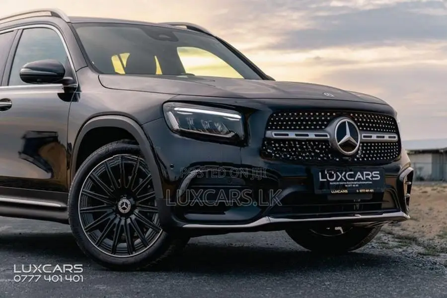 Mercedes Benz GLB 180 Premium Plus AMG 2025