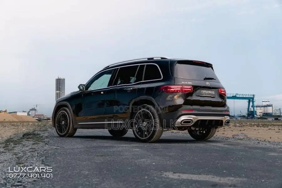 Mercedes Benz GLB 180 Premium Plus AMG 2025