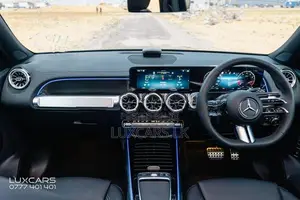 Mercedes Benz GLB 180 Premium Plus AMG 2025