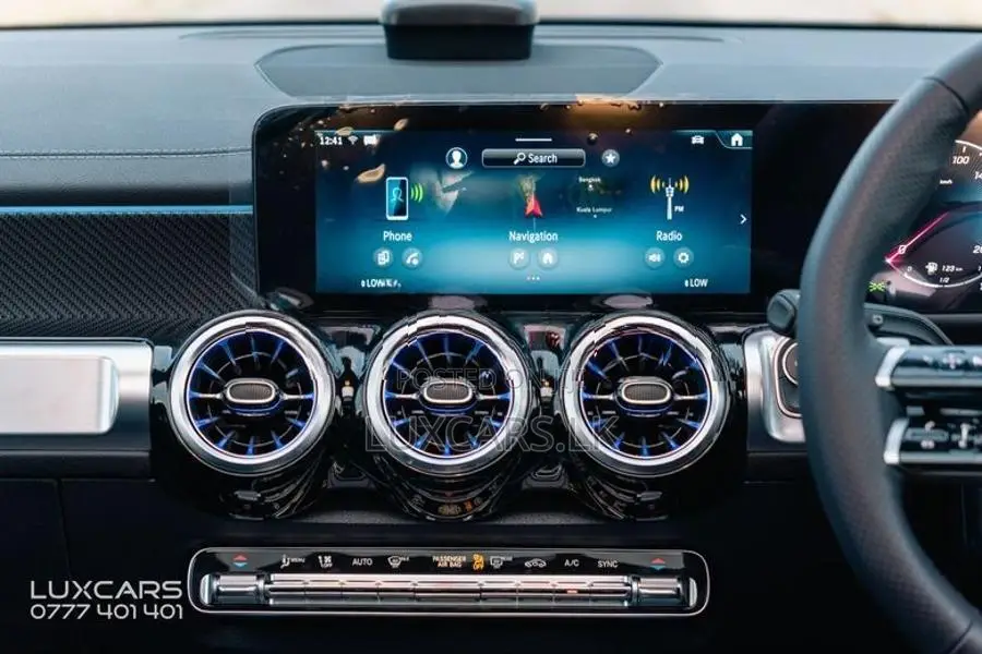 Mercedes Benz GLB 180 Premium Plus AMG 2025