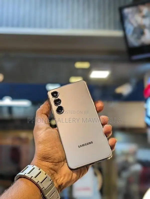 Samsung Galaxy S24 256GB (Used)