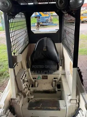 Bobcat Clark 725 Loader