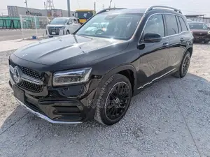 Mercedes Benz GLB 180 Premium 2025