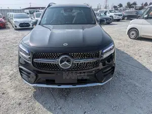 Mercedes Benz GLB 180 Premium 2025