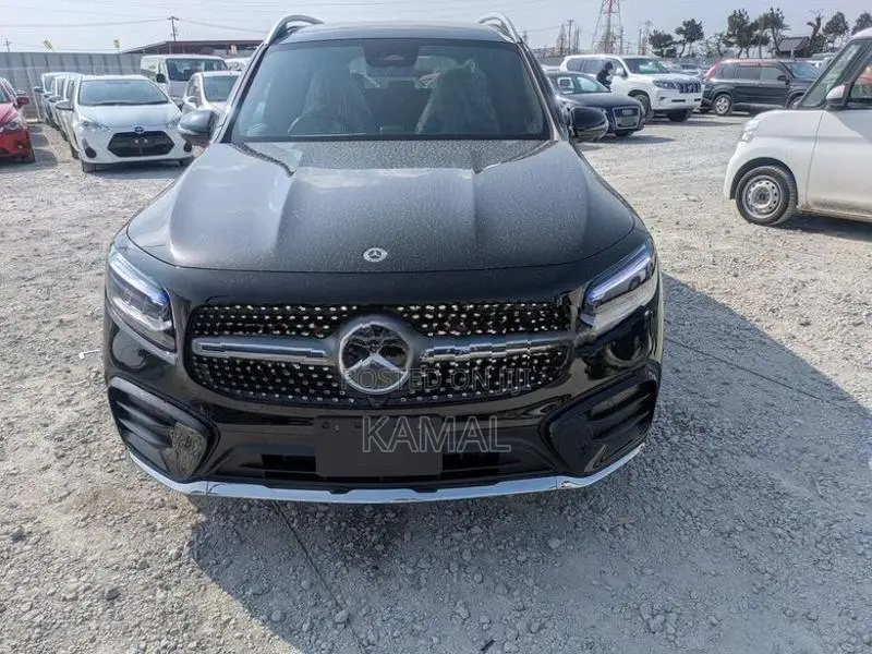 Mercedes Benz GLB 180 Premium 2025
