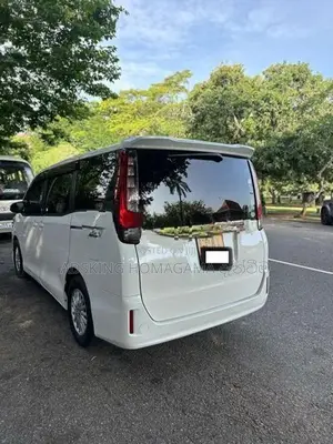 Toyota Voxy 2015