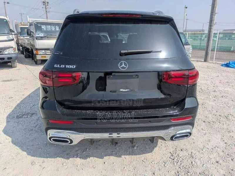 Mercedes Benz GLB 180 Premium 2025