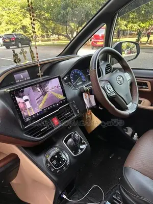 Toyota Voxy 2015