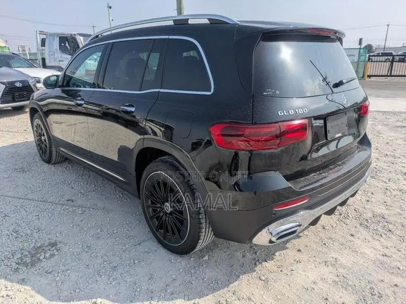 Mercedes Benz GLB 180 Premium 2025