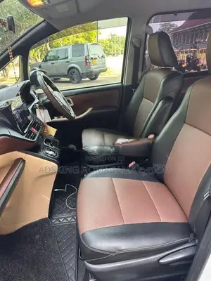 Toyota Voxy 2015