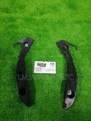 Toyota Prius 20 Front Bumper Retainer (One Side)