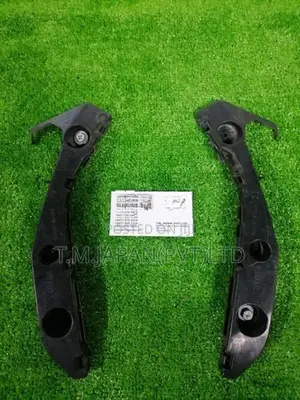 Toyota Prius 20 Front Bumper Retainer (One Side)
