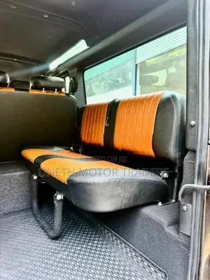 Land Rover Defender KAHN 1981