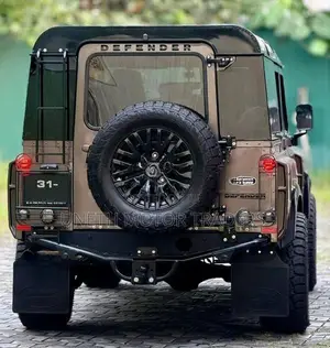 Land Rover Defender KAHN 1981