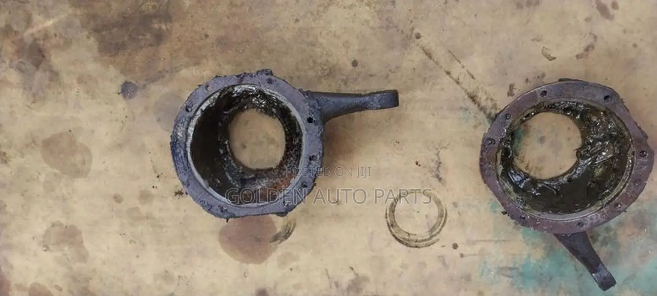 Mitsubishi 4DR5 Jeep Recondition Knuckle Hub Set