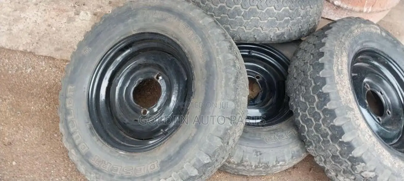 Mitsubishi 4DR5 Jeep 215/15 Tires