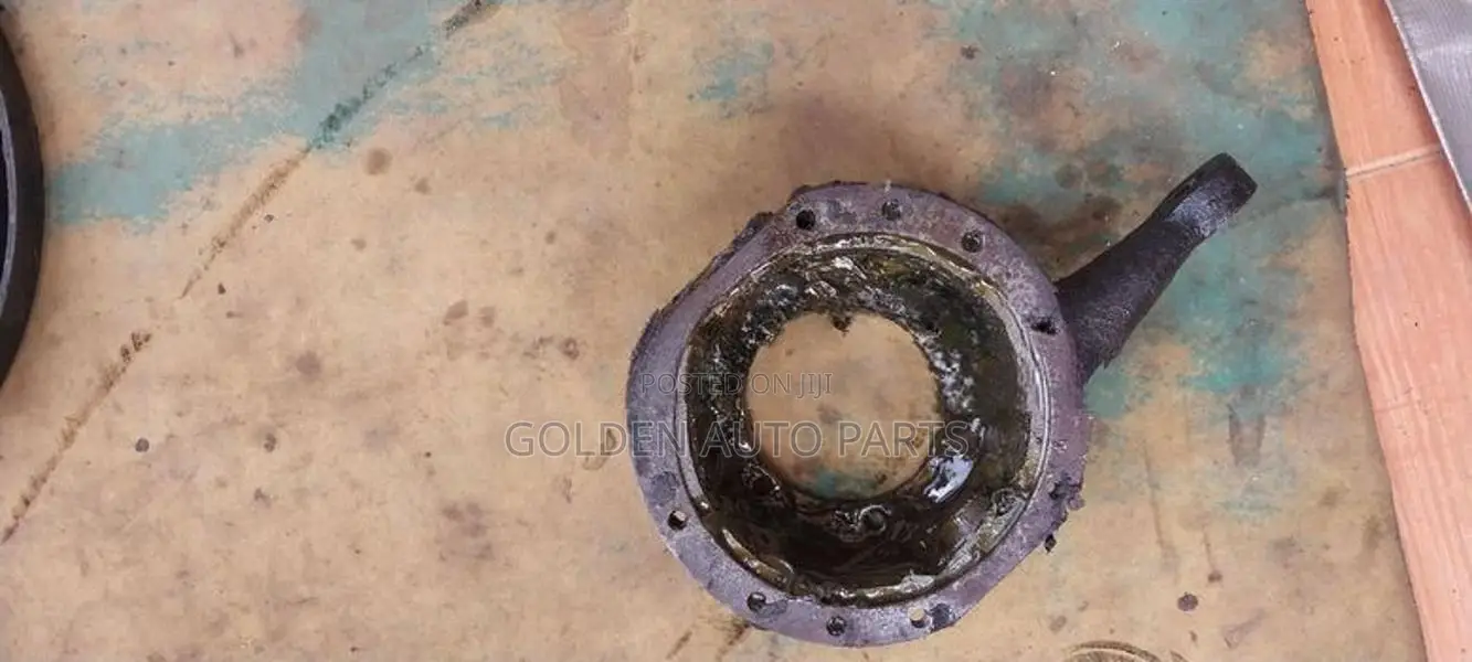 Mitsubishi 4DR5 Jeep Recondition Knuckle Hub Set