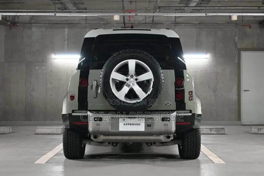 Land Rover Defender 110 SE 2.0 L P300 2024