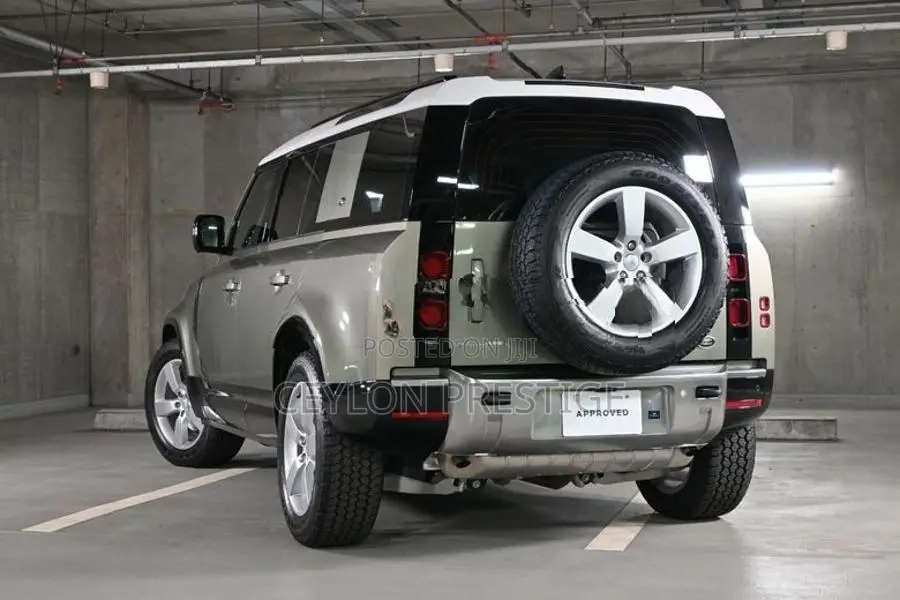Land Rover Defender 110 SE 2.0 L P300 2024
