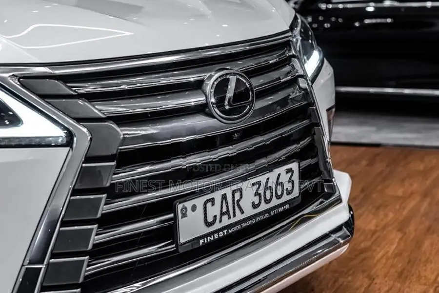 Lexus LX570 5.7L V8 Masterpiece! 2017