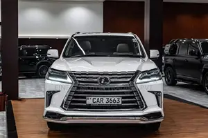 Lexus LX570 5.7L V8 Masterpiece! 2017