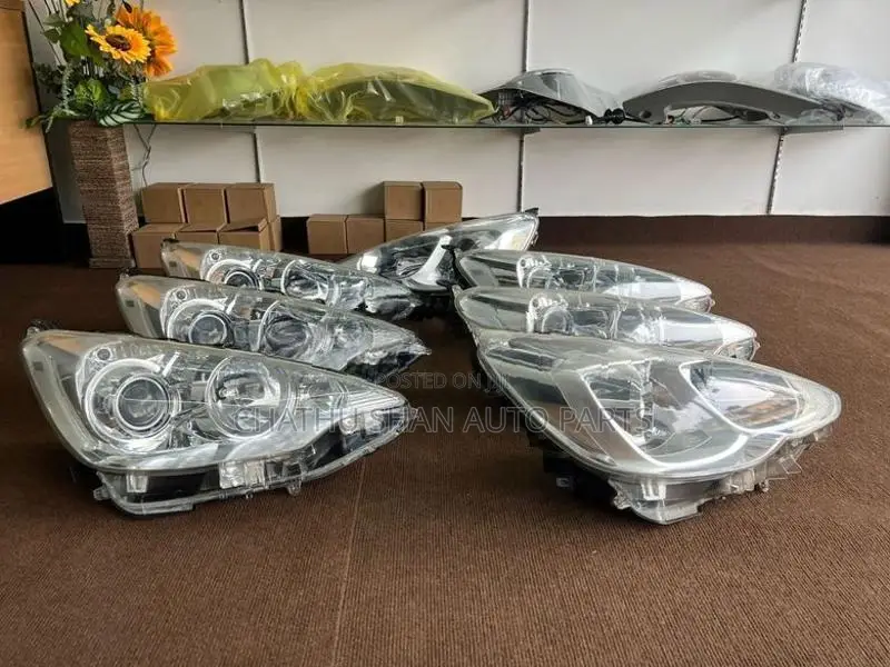 Toyota Aqua Head Light