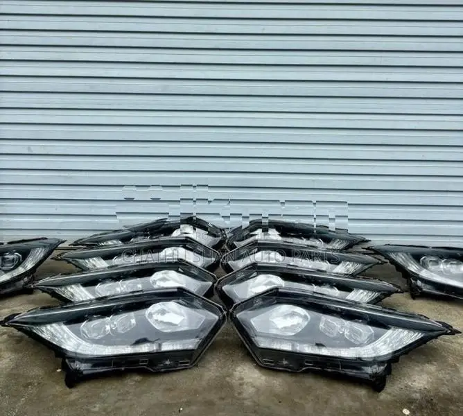 Honda Vezel Head Light