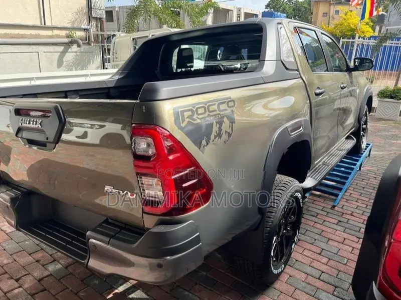 Toyota Hilux Rocco 2.4 2025